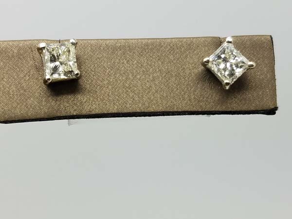 14K        White Gold        1.55        g        square solitaire earrings        J-K        VVS-VS        4 prong        PRincess cut        Diamond                Stud        Earrings        2.00        ct