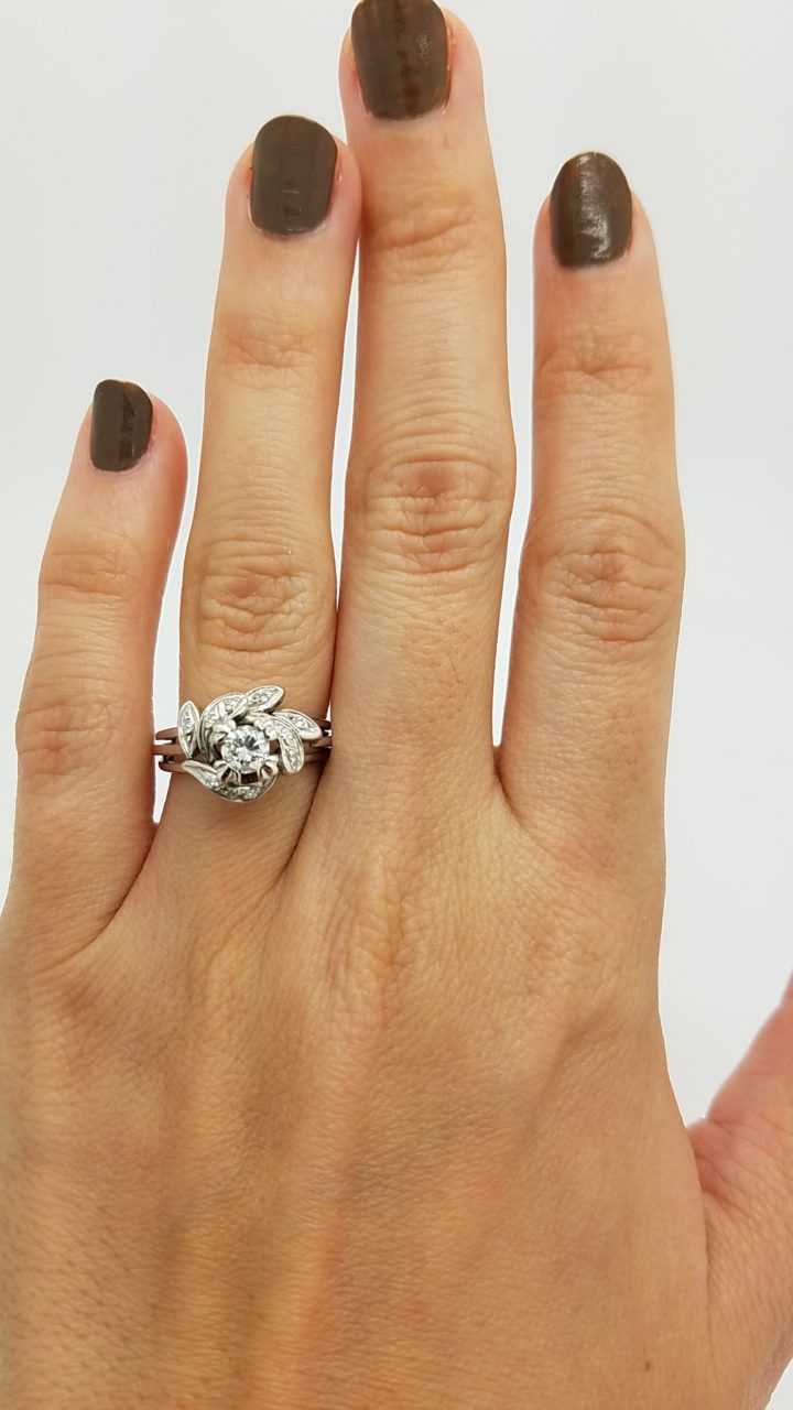 18K	White Gold	FLOWER	0.35+0.10	Ct.	ROUND	Cut		DIAMOND			COCKTAIL	ring