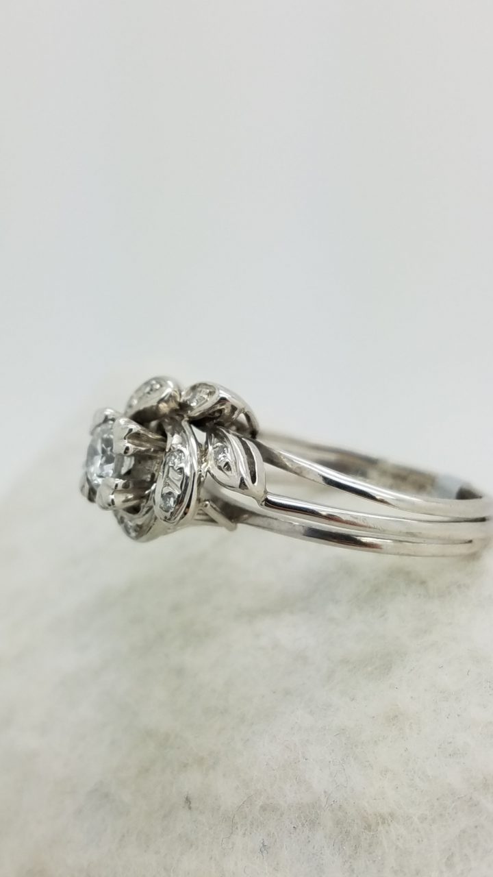 18K	White Gold	FLOWER	0.35+0.10	Ct.	ROUND	Cut		DIAMOND			COCKTAIL	ring