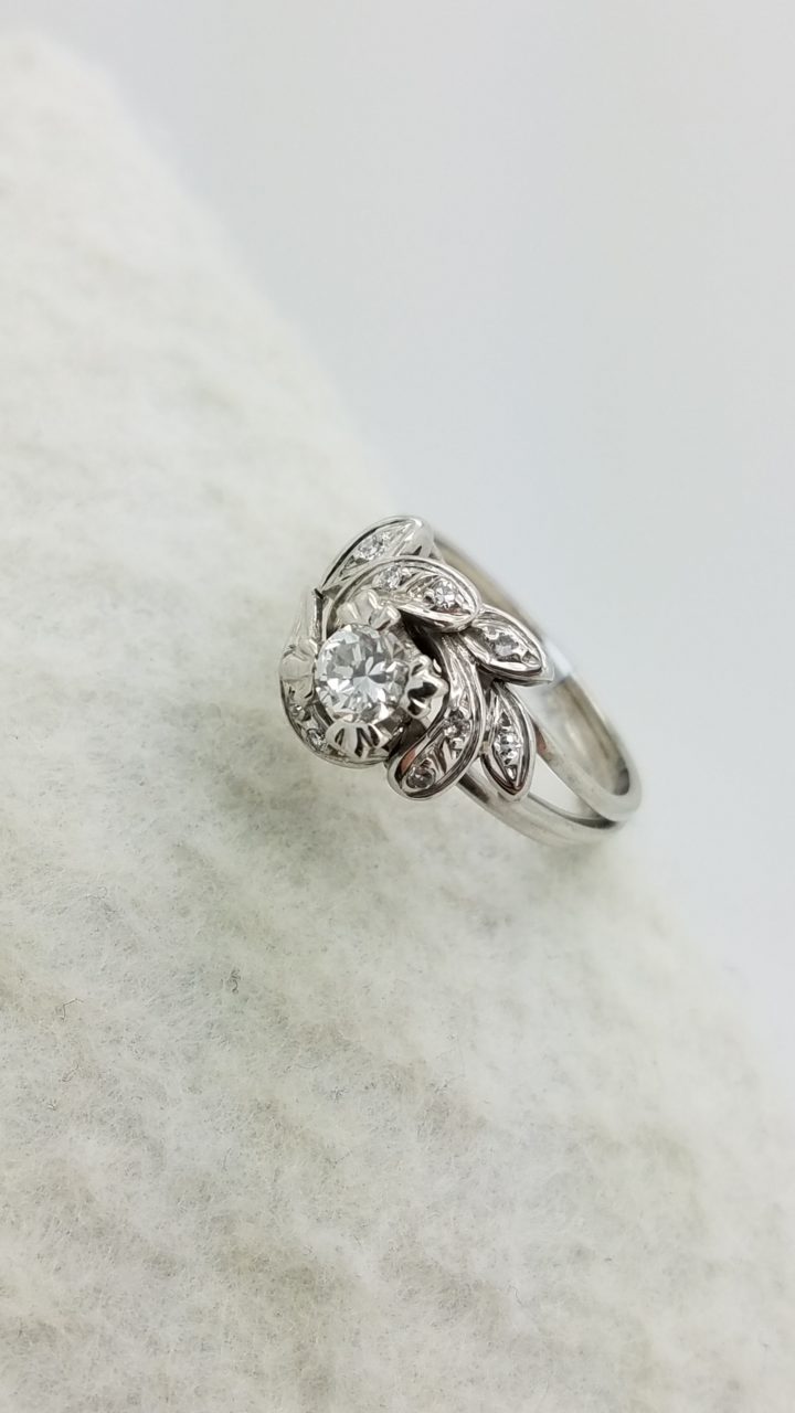 18K	White Gold	FLOWER	0.35+0.10	Ct.	ROUND	Cut		DIAMOND			COCKTAIL	ring