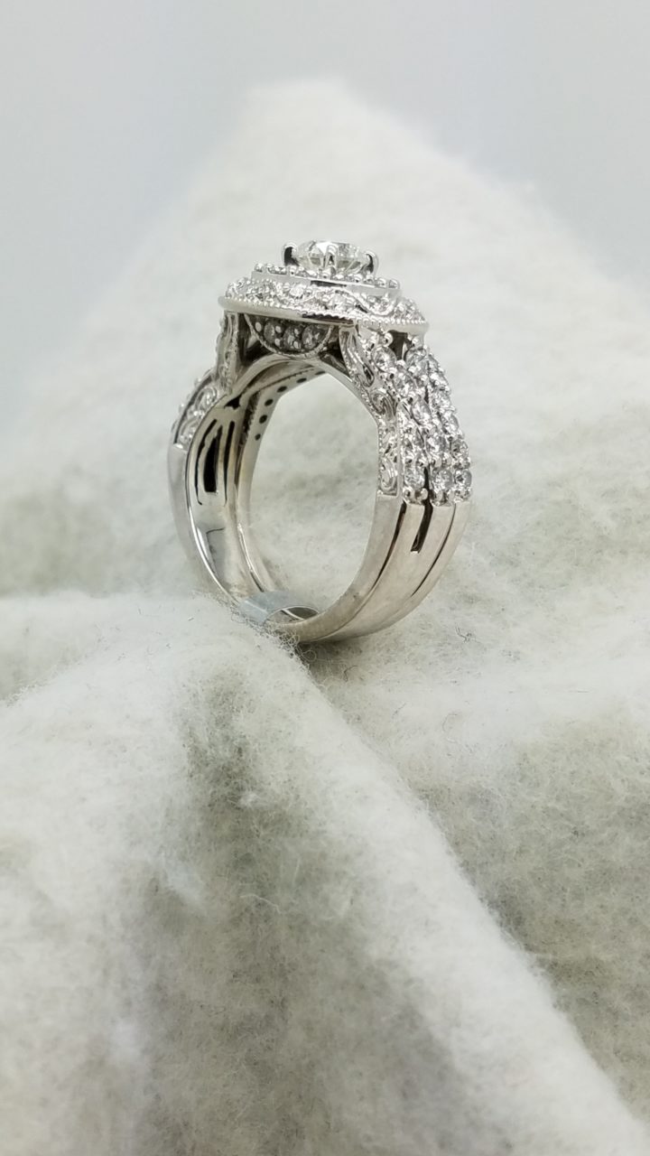 14K	White Gold	Halo engagement  milgrain band	0.40+1.00	Ct.	R	Cut	J/SI	DIAMOND		PRONG/PAVE	CLUSTER	ring