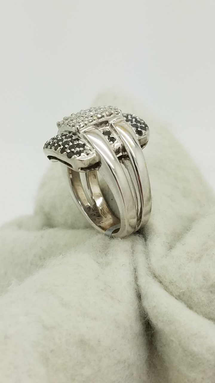 18K	White Gold	FASHION TRENDY	ROUND	Cut	BLACK + WHITE		DIAMOND	PAVE	CLUSTER	ring