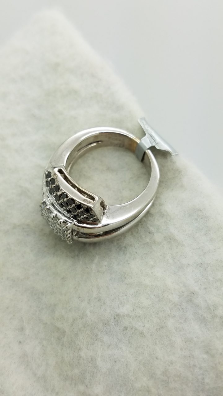 18K	White Gold	FASHION TRENDY	ROUND	Cut	BLACK + WHITE		DIAMOND	PAVE	CLUSTER	ring