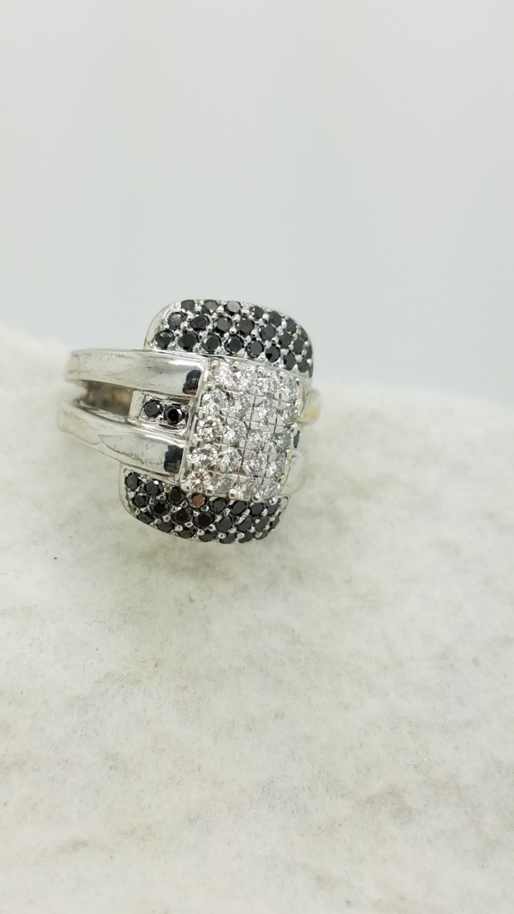 18K	White Gold	FASHION TRENDY	ROUND	Cut	BLACK + WHITE		DIAMOND	PAVE	CLUSTER	ring