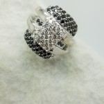 18K	White Gold	FASHION TRENDY	ROUND	Cut	BLACK + WHITE		DIAMOND	PAVE	CLUSTER	ring