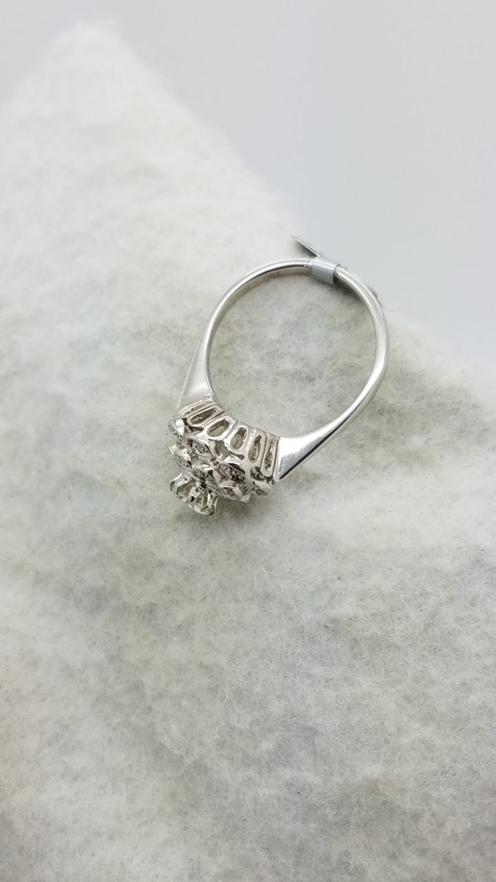 18K	White Gold	FLOWER	0.55	Ct.	ROUND	Cut		DIAMOND		MILGRAIN	CLUSTER	ring