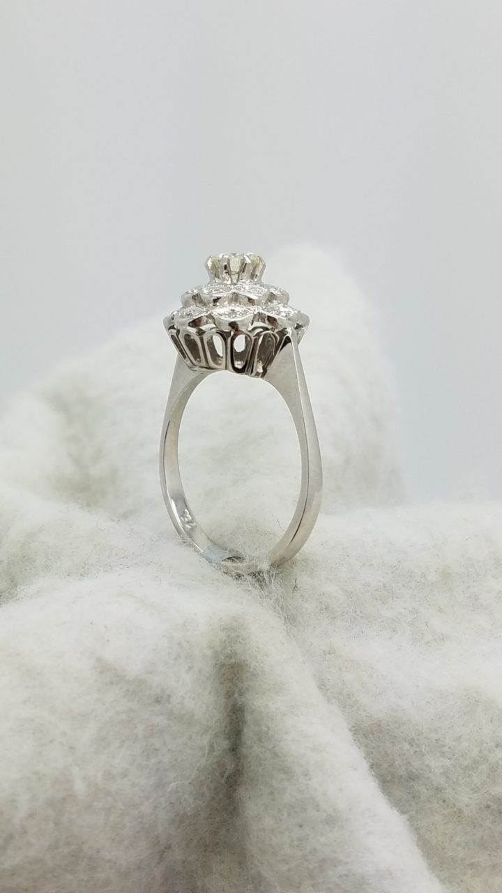 18K	White Gold	FLOWER	0.55	Ct.	ROUND	Cut		DIAMOND		MILGRAIN	CLUSTER	ring