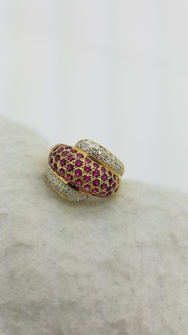 18K	Yellow Gold	BYPASS	ROUND	Cut			RUBY	DIAMOND	CLUSTER	ring