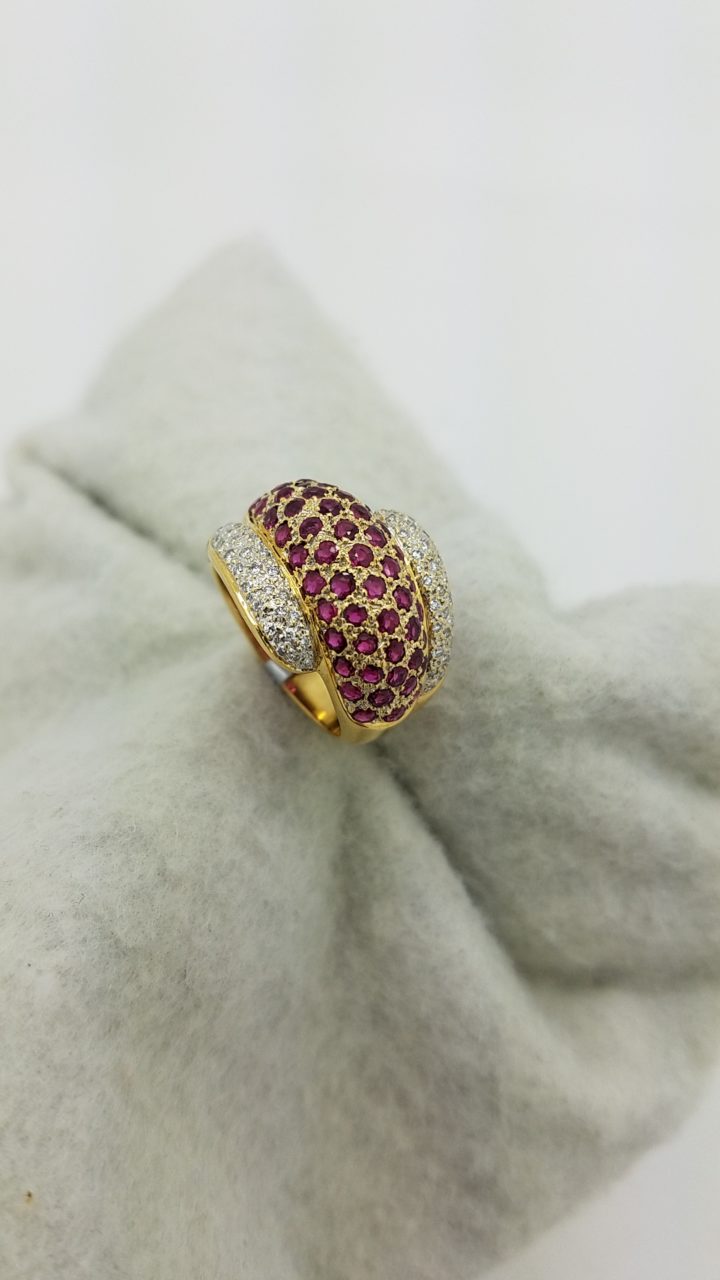 18K	Yellow Gold	BYPASS	ROUND	Cut			RUBY	DIAMOND	CLUSTER	ring
