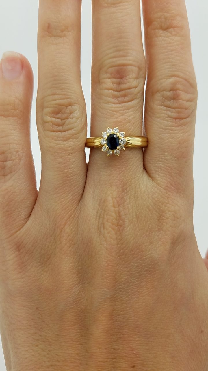 18K	Yellow Gold		OVAL	Cut			SAPPHIRE	DIAMOND	COCKTAIL	ring