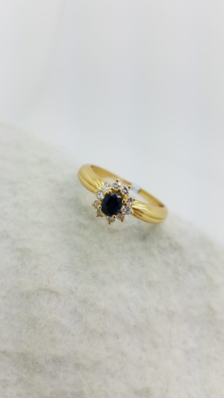 18K	Yellow Gold		OVAL	Cut			SAPPHIRE	DIAMOND	COCKTAIL	ring