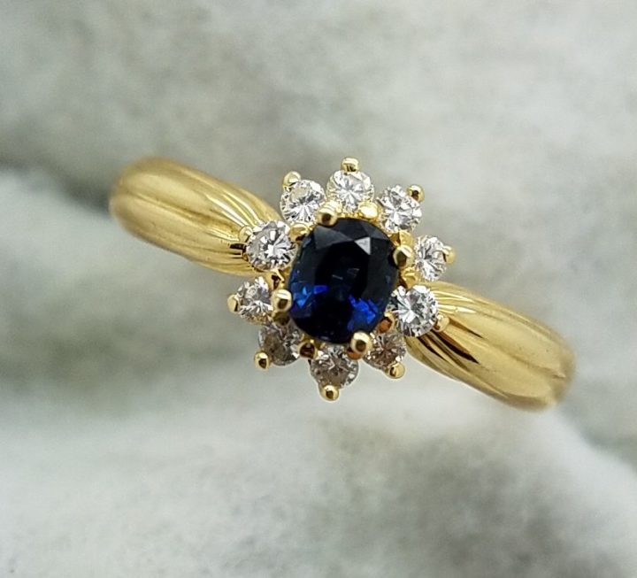 18K	Yellow Gold		OVAL	Cut			SAPPHIRE	DIAMOND	COCKTAIL	ring
