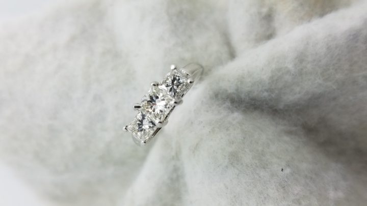 14K	White Gold & Platinum	Past, Present, Future	1.00	ct.	PR	Cut	Diamond	K	SI2	4-prong	Three-Stone	Engagement-Ring