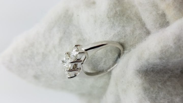 14K	White Gold & Platinum	Past, Present, Future	1.00	ct.	PR	Cut	Diamond	K	SI2	4-prong	Three-Stone	Engagement-Ring