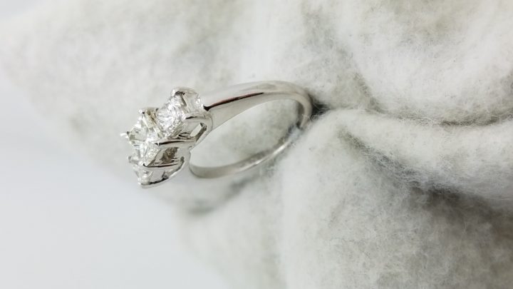 14K	White Gold & Platinum	Past, Present, Future	1.00	ct.	PR	Cut	Diamond	K	SI2	4-prong	Three-Stone	Engagement-Ring