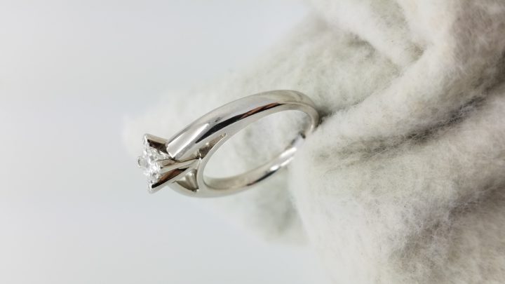 14K	White Gold	Cathedral	0.51	ct.	PR	Cut		G	SI2	4-prong	Solitaire	Engagement-Ring