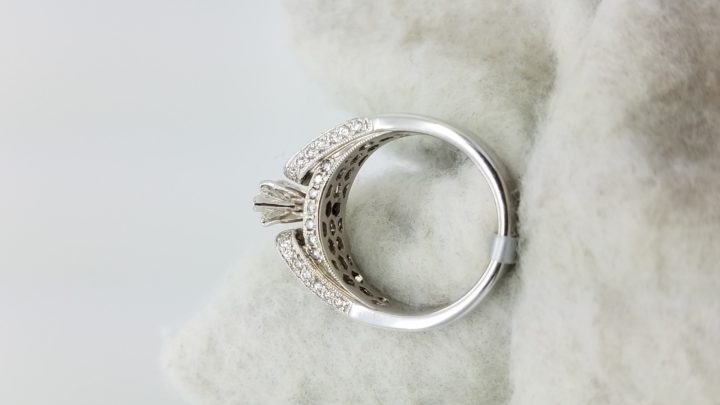 18K	White Gold	Cathedral	0.60+ 1.00	ct.	M+P+R	Cut	Diamond	J	I2	6-PRONG	Solitaire with Accents	Engagement-Ring