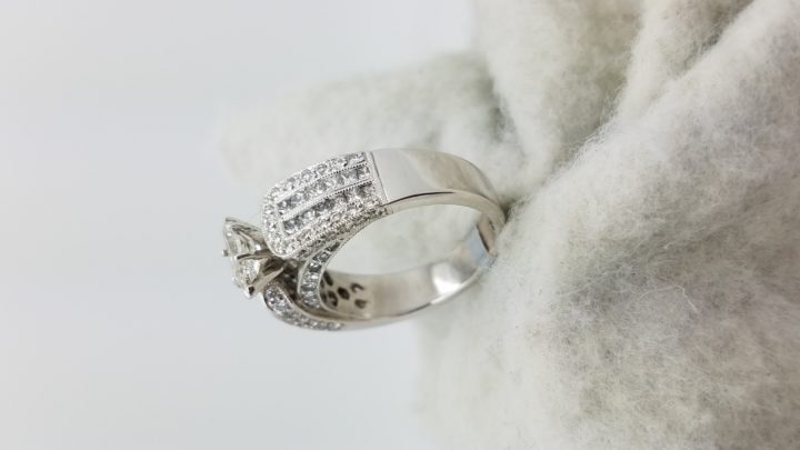 18K	White Gold	Cathedral	0.60+ 1.00	ct.	M+P+R	Cut	Diamond	J	I2	6-PRONG	Solitaire with Accents	Engagement-Ring