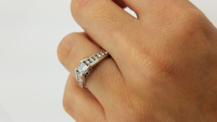 PLAT	W	Channel band	0.95	ct.	PR,R	Cut	Diamond	G	VS1	4-prong	Solitaire with Accents	Engagement-Ring