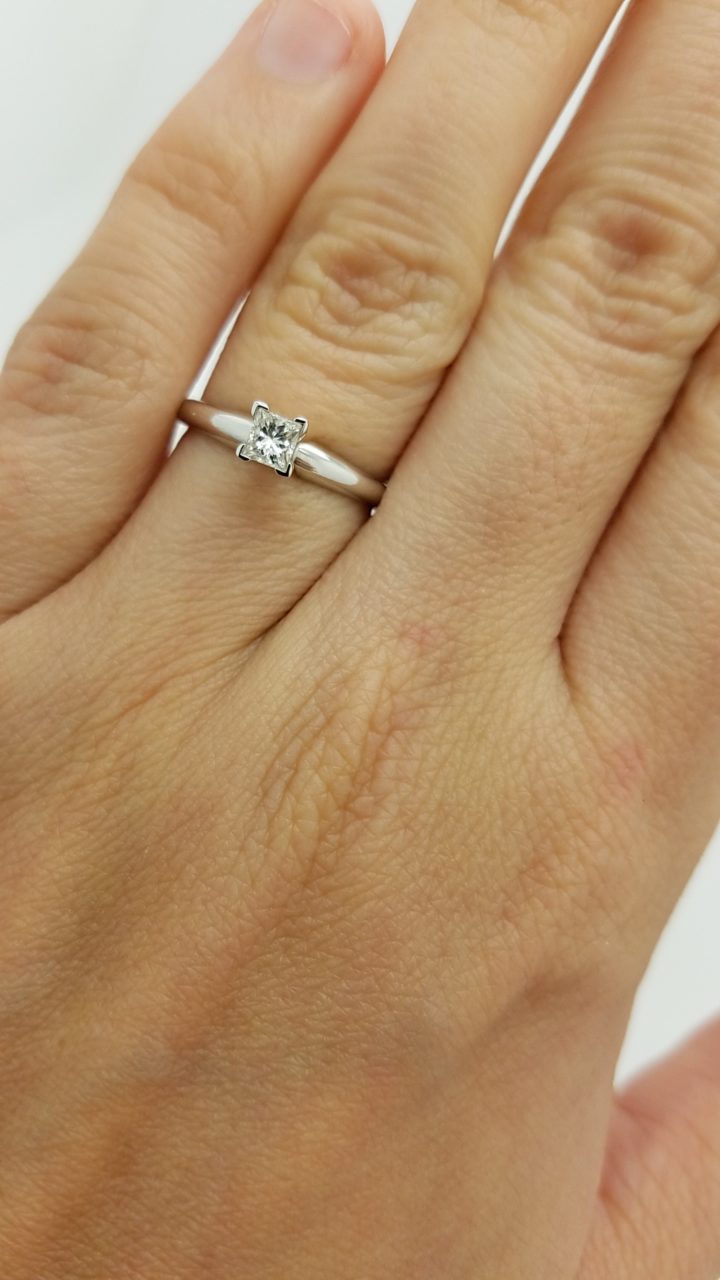 14K	White Gold	CLASSIC	0.25	ct.	Princess	Cut	Diamond	H	VS2	4-prong	Solitaire	Engagement-Ring