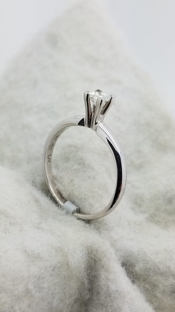 14K	White Gold	CLASSIC	0.25	ct.	Princess	Cut	Diamond	H	VS2	4-prong	Solitaire	Engagement-Ring