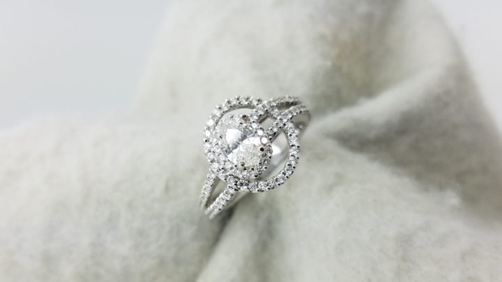 14K	White Gold	Halos and splited shank	.58,.70	ct.	OV+R	Cut		K 	SI1	4-prong	Solitaire with Accents	Engagement-Ring
