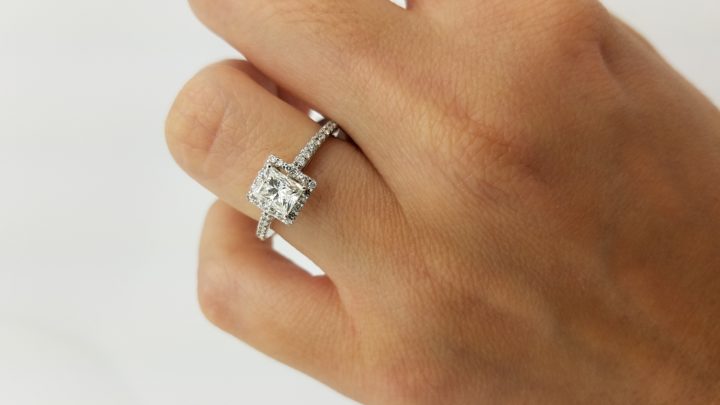 14K	White Gold	Halo	.89,.48	ct.	PR+R	Cut	Diamond	K-VVS2		4-prong	Solitaire with Accents	Engagement-Ring