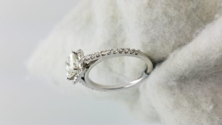 14K	White Gold	Halo	.89,.48	ct.	PR+R	Cut	Diamond	K-VVS2		4-prong	Solitaire with Accents	Engagement-Ring