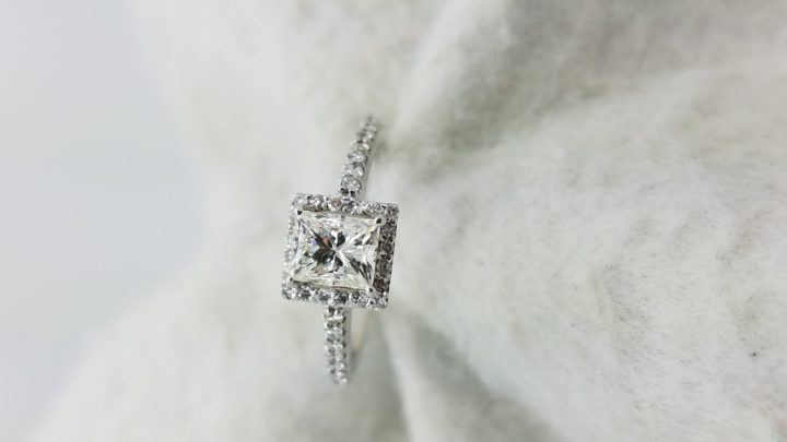 14K	White Gold	Halo	.89,.48	ct.	PR+R	Cut	Diamond	K-VVS2		4-prong	Solitaire with Accents	Engagement-Ring