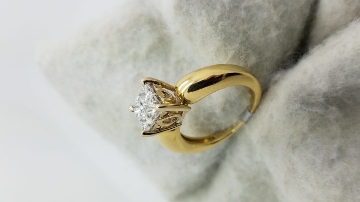 18K	Yellow Gold	Large style	0.60	ct.	PR	Cut	Diamond	I	SI2	Invisible-Set	Cluster	Engagement-Ring