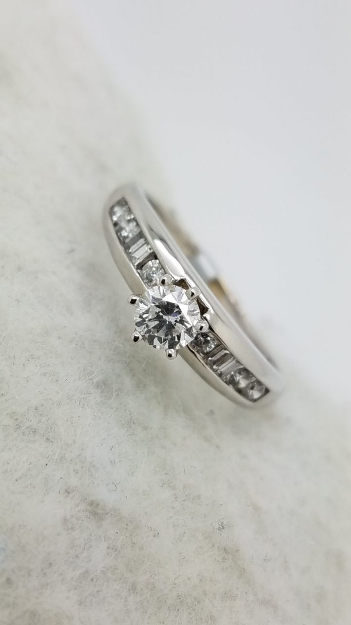 14K	White Gold	Channel band classic engagement	0.60	ct.	R+B	Cut	Diamond	J	I2