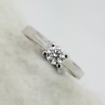 18K	White gold	Slim Band Engagement ring	0.30	ct.	R	Cut	Diamond	J	I1