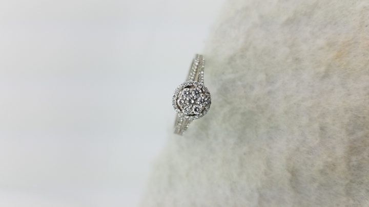18K	White Gold	Flower halo	1.25	ct.	R	Cut	Diamond	I	SI1	Shared Prong	Cluster	Engagement-Ring