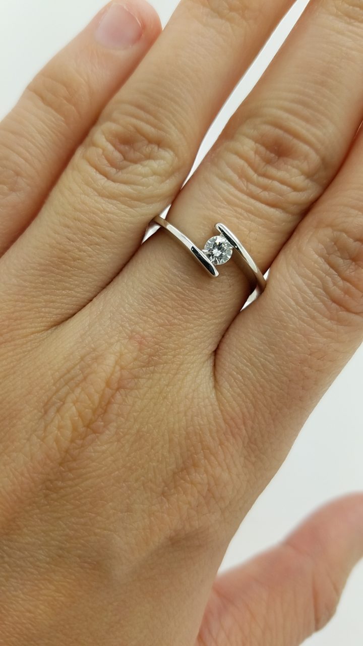 18K	White Gold	bypass engagement	0.25	ct.	R	Cut	Diamond	H	VS2