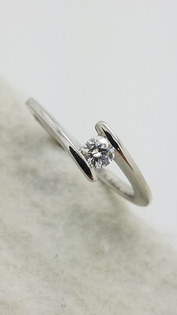 18K	White Gold	bypass engagement	0.25	ct.	R	Cut	Diamond	H	VS2