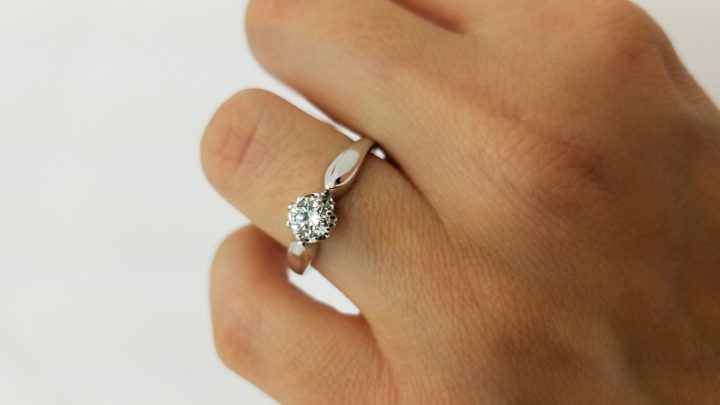 14K	White Gold	Crown head 	0.55	ct.	R	Cut	Diamond	J	VS	6-prong	Solitaire	Engagement-Ring
