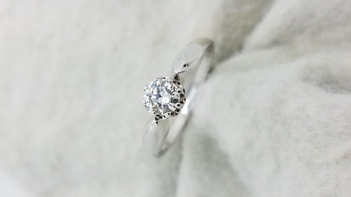 14K	White Gold	Crown head 	0.55	ct.	R	Cut	Diamond	J	VS	6-prong	Solitaire	Engagement-Ring
