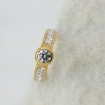 18K	Yellow Gold	Channel band	1.10	ct.	R+PR	Cut	Diamond	H	VS2	Bezel-Set	Solitaire with Accents	Engagement-Ring