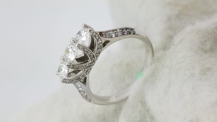 14K	White Gold	past preset future	1.25	ct.	Round	Cut	Diamond	I	SI2	Shared Prong	Three-Stone	Engagement-Ring