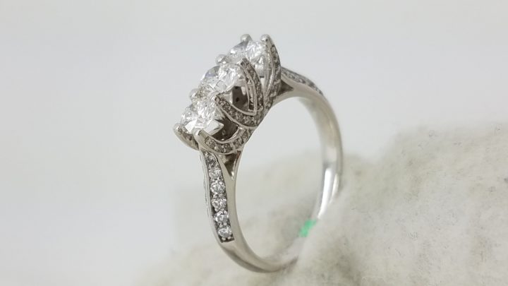 14K	White Gold	past preset future	1.25	ct.	Round	Cut	Diamond	I	SI2	Shared Prong	Three-Stone	Engagement-Ring