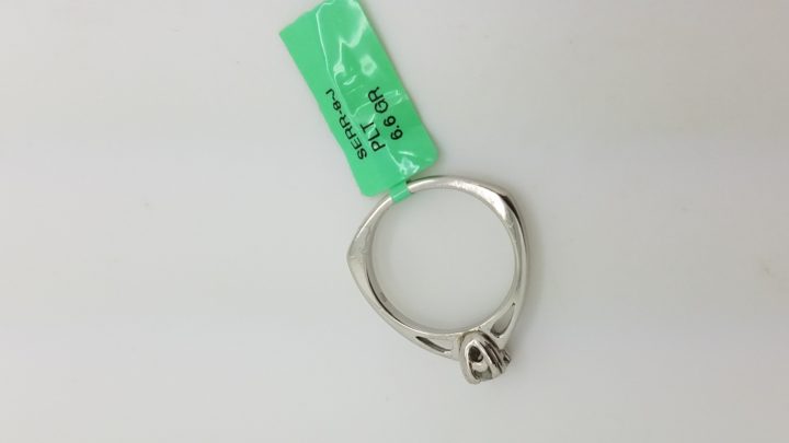 PL	White Gold	triangle flat shape band 	0.50	ct.	Round	Cut	Diamond	G	VS2	4-prong	Solitaire	Engagement-Ring