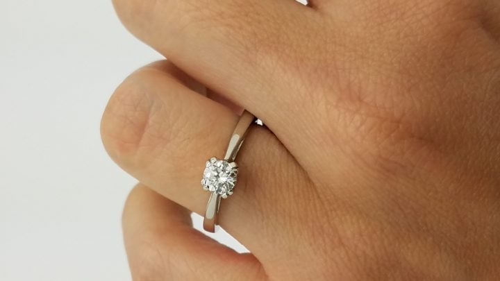 PL	White Gold	triangle flat shape band 	0.50	ct.	Round	Cut	Diamond	G	VS2	4-prong	Solitaire	Engagement-Ring