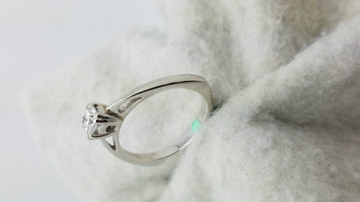 PL	White Gold	triangle flat shape band 	0.50	ct.	Round	Cut	Diamond	G	VS2	4-prong	Solitaire	Engagement-Ring