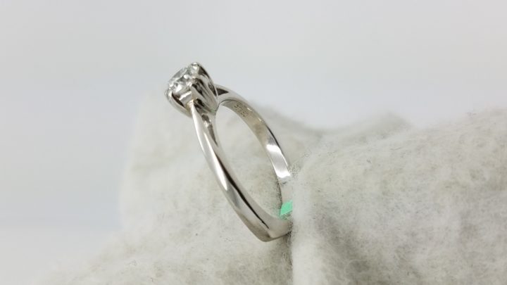 PL	White Gold	triangle flat shape band 	0.50	ct.	Round	Cut	Diamond	G	VS2	4-prong	Solitaire	Engagement-Ring