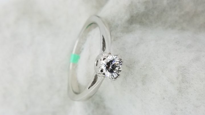 PL	White Gold	triangle flat shape band 	0.50	ct.	Round	Cut	Diamond	G	VS2	4-prong	Solitaire	Engagement-Ring