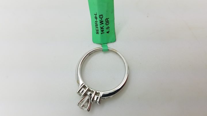 14K	White Gold	3 stones	0.45+0.30	ct.	Round	Cut	Diamond	H	VS1	4-prong	Solitaire with Accents	Engagement-Ring