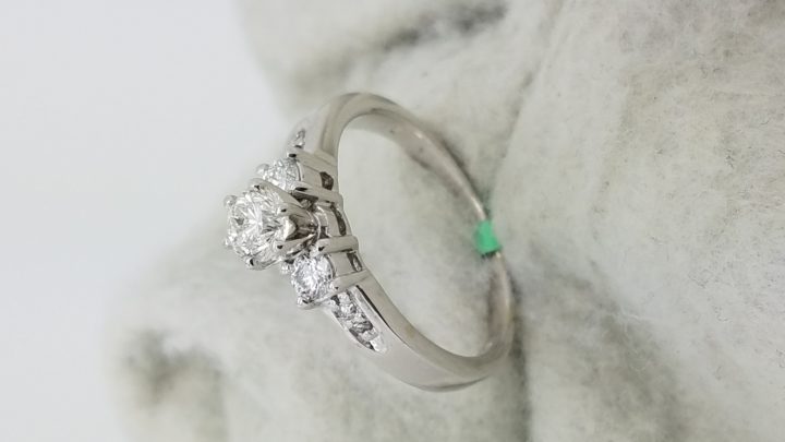 14K	White Gold	3 stones	0.45+0.30	ct.	Round	Cut	Diamond	H	VS1	4-prong	Solitaire with Accents	Engagement-Ring