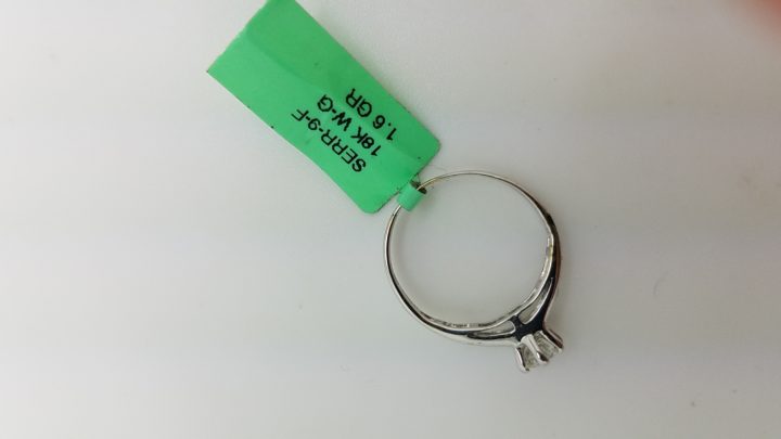 18K	White Gold	Classic channel band 	0.40+0.25	ct.	Round	Cut	Diamond	G	SI1	6-prong	Solitaire with Accents	Engagement-Ring