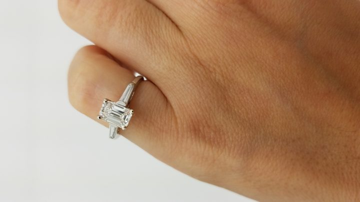 14K	White Gold	Classic	0.80+0.15	ct.	Emerald + Baguettes		DIAMOND	4-prong	Solitaire with Accents		Engagement-Ring