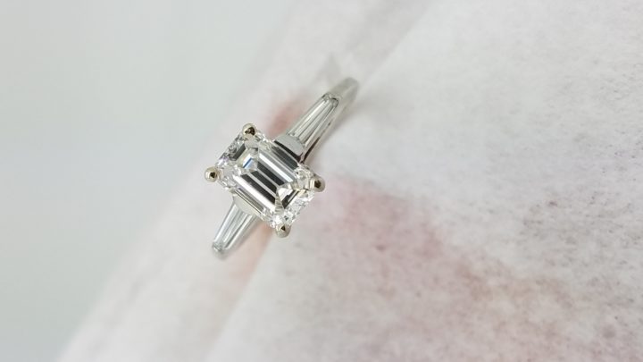 14K	White Gold	Classic	0.80+0.15	ct.	Emerald + Baguettes		DIAMOND	4-prong	Solitaire with Accents		Engagement-Ring